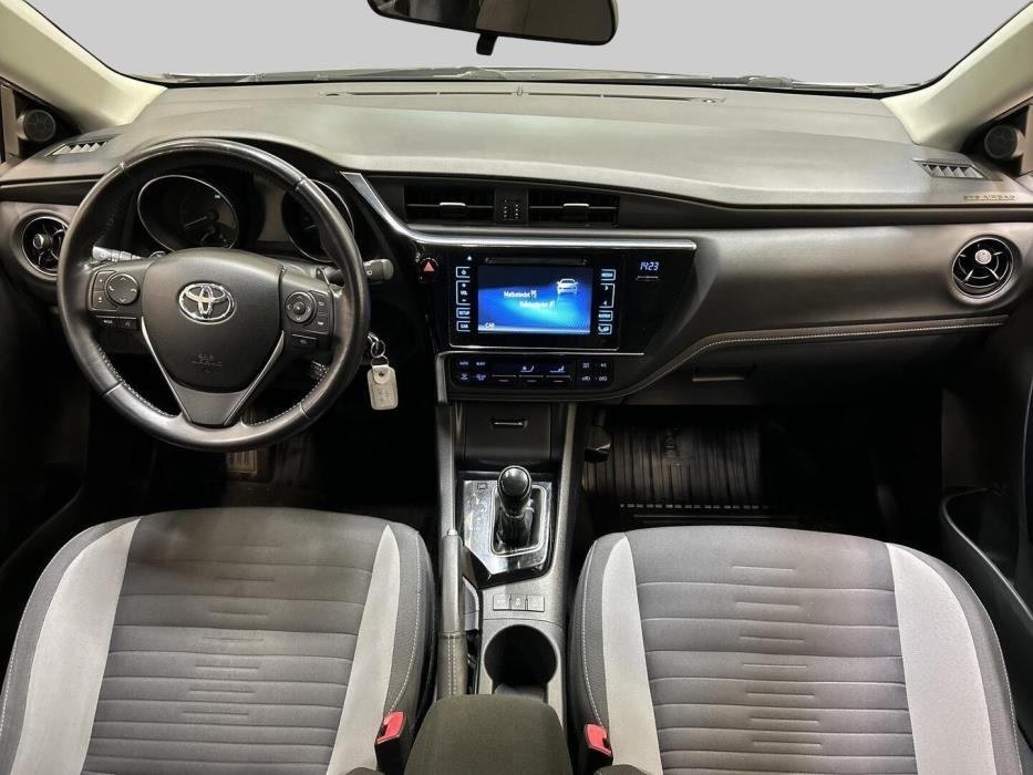 TOYOTA Auris 2015