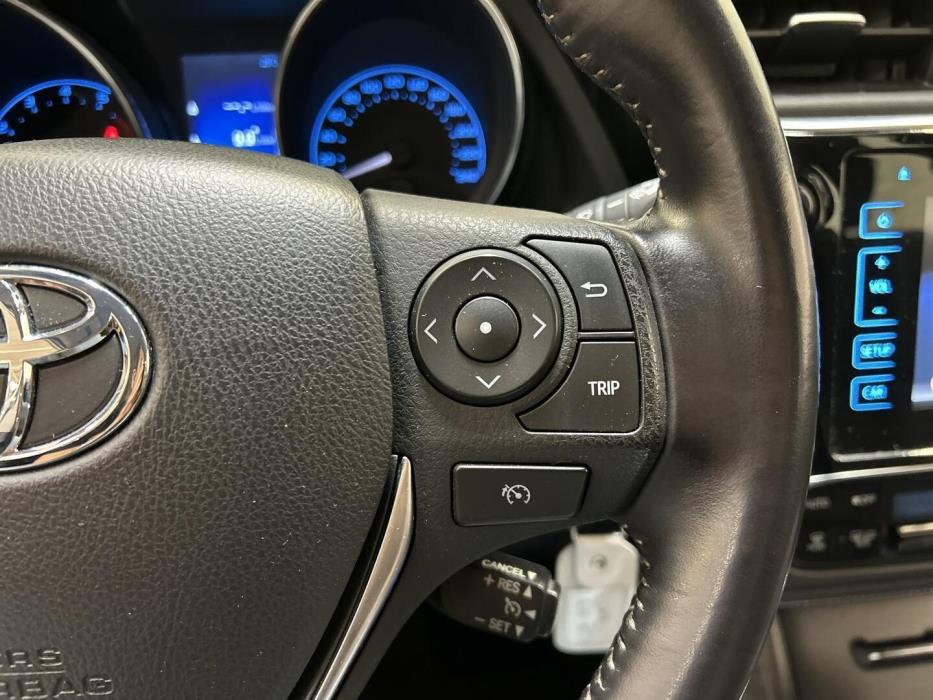 TOYOTA Auris 2015