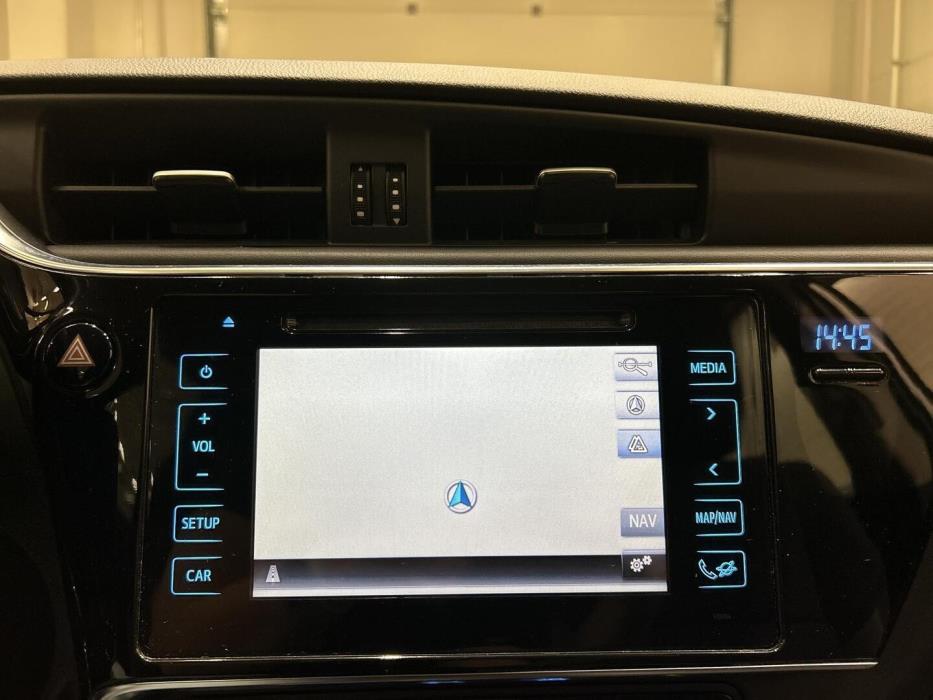 TOYOTA Auris 2015