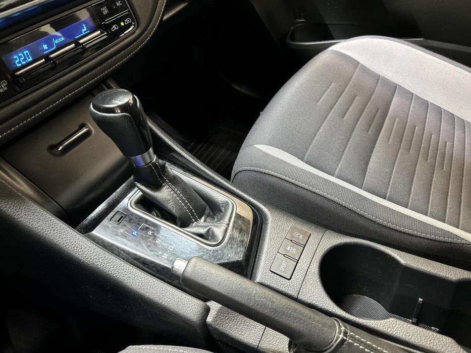 TOYOTA Auris 2015