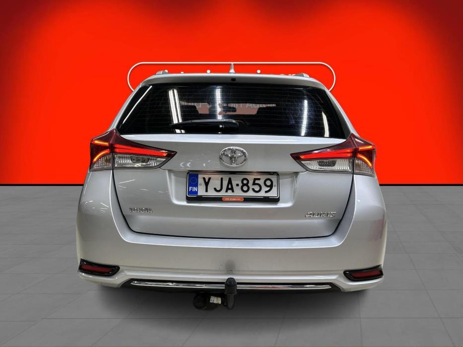 TOYOTA Auris 2015