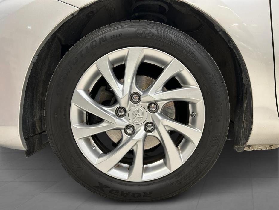 TOYOTA Auris 2015