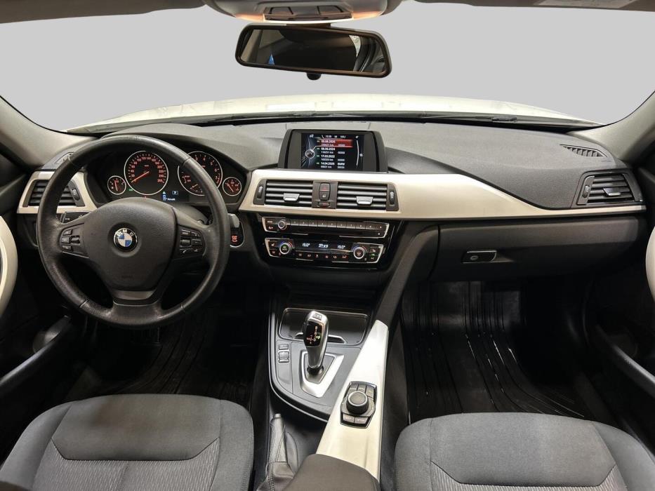 BMW 318 2017