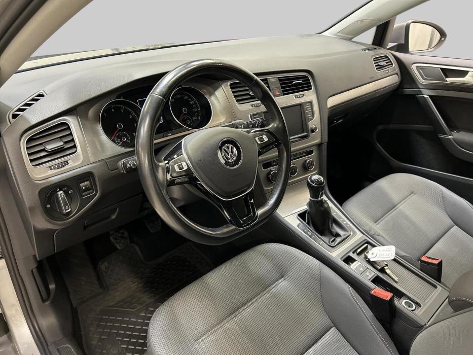 VOLKSWAGEN Golf 2016