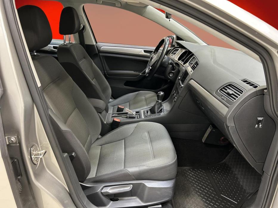 VOLKSWAGEN Golf 2016