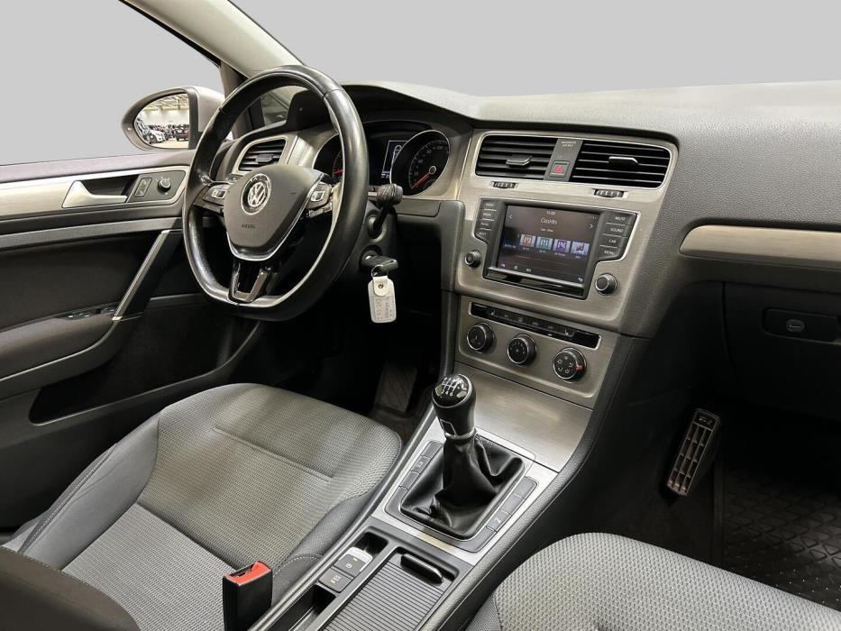 VOLKSWAGEN Golf 2016