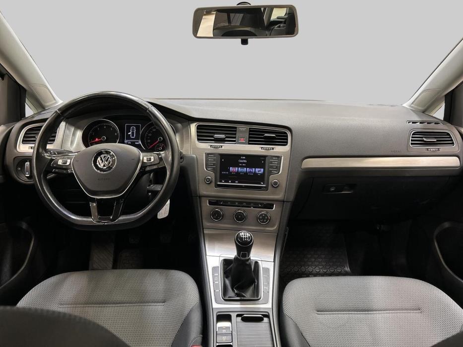 VOLKSWAGEN Golf 2016