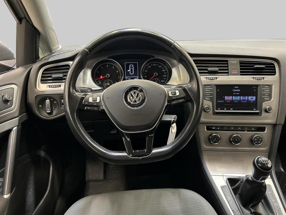 VOLKSWAGEN Golf 2016