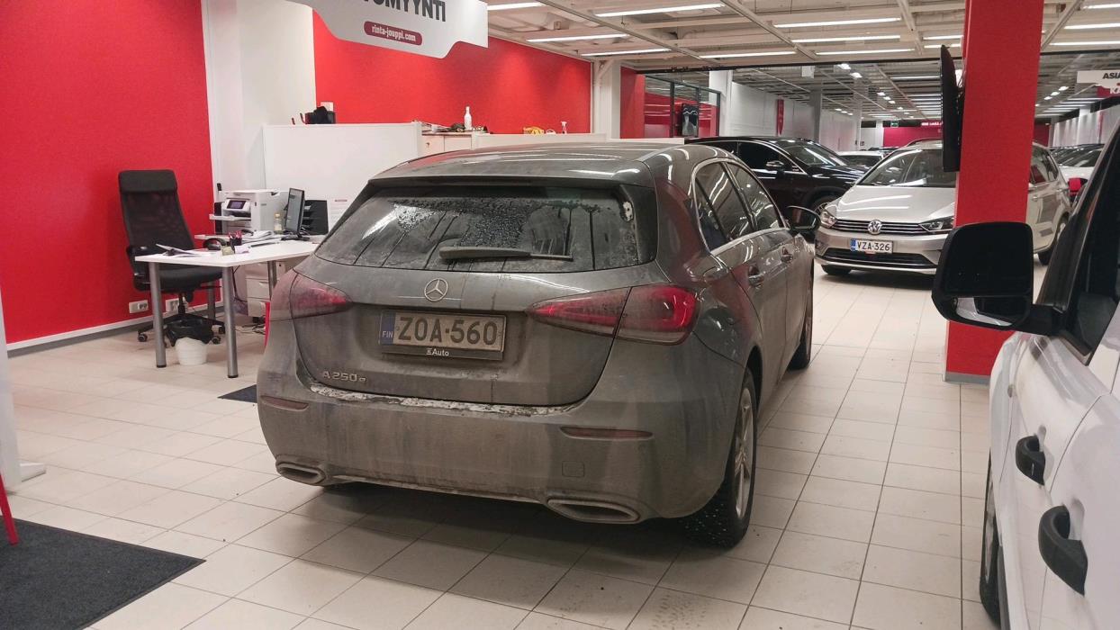 MERCEDES-BENZ A 2022