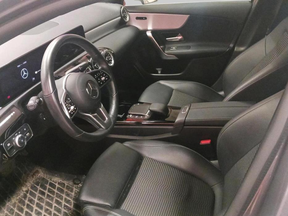 MERCEDES-BENZ A 2022