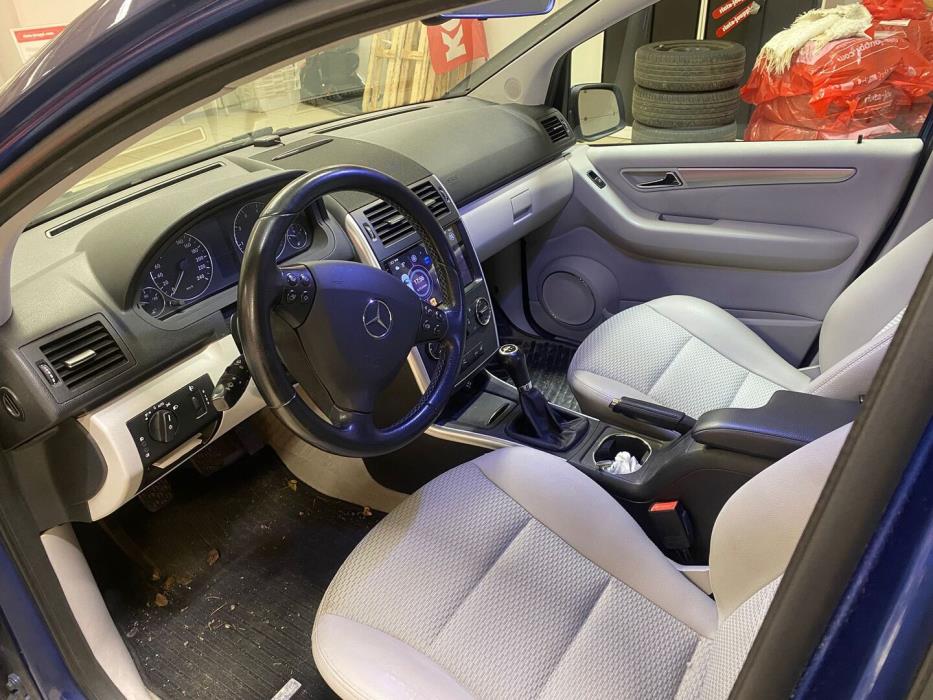 MERCEDES-BENZ A 2012