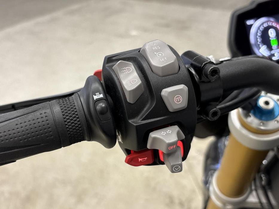 TRIUMPH SPEED TRIPLE 2021