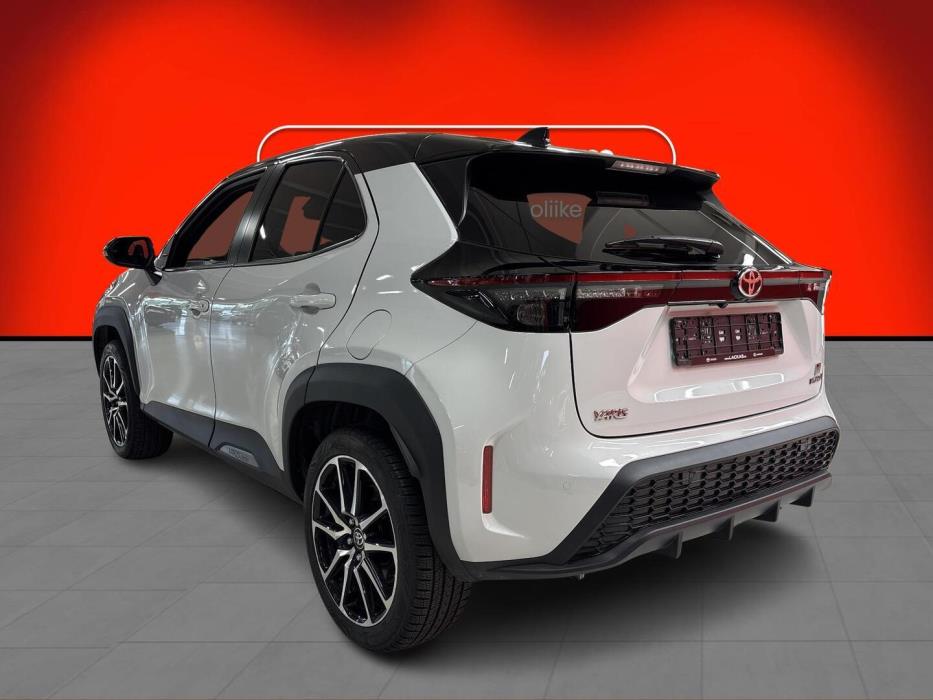 TOYOTA YARIS CROSS 2023