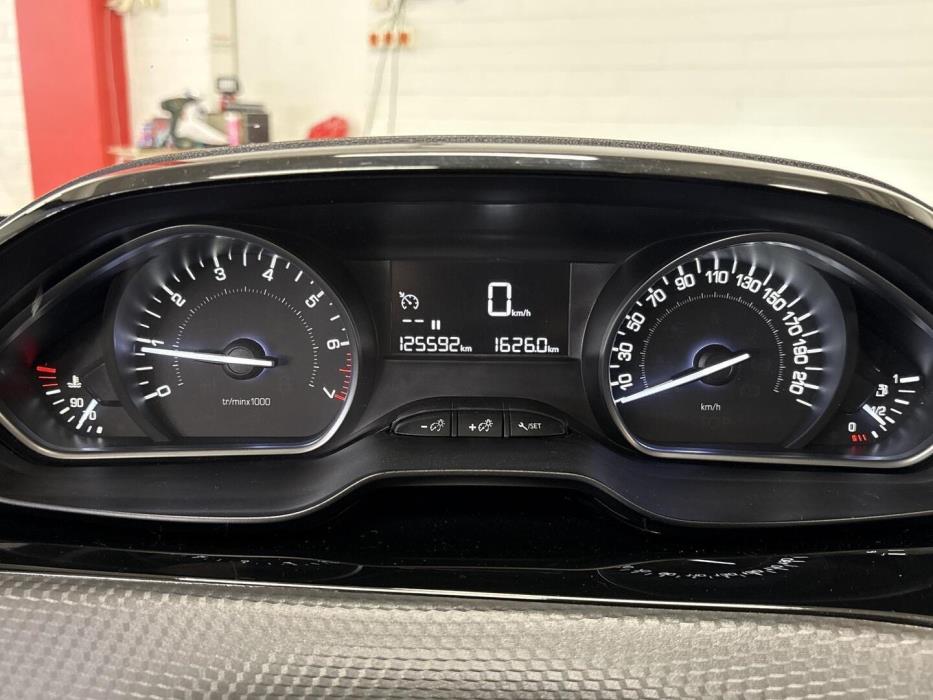 PEUGEOT 2008 2018