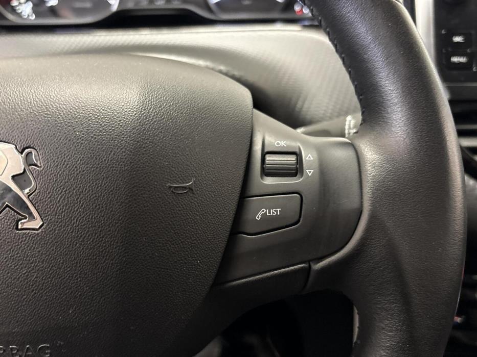 PEUGEOT 2008 2018