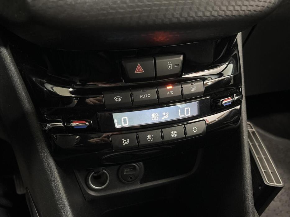 PEUGEOT 2008 2018