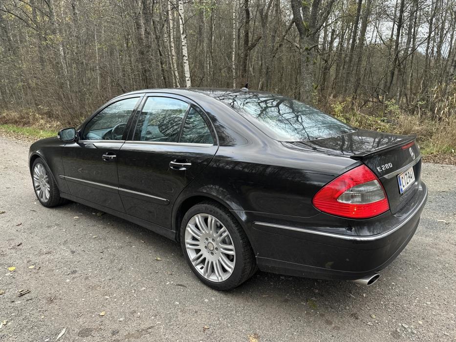 MERCEDES-BENZ E 2008