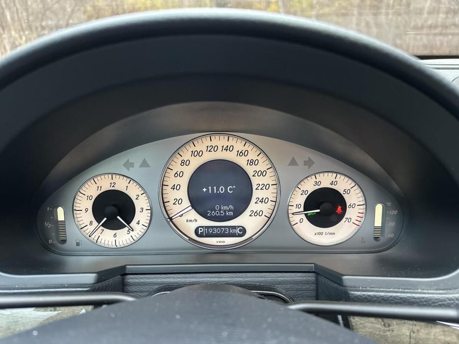 MERCEDES-BENZ E 2008