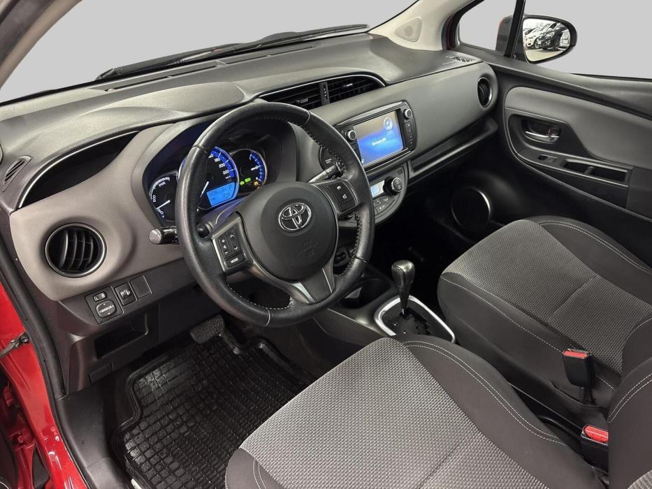 TOYOTA Yaris 2015