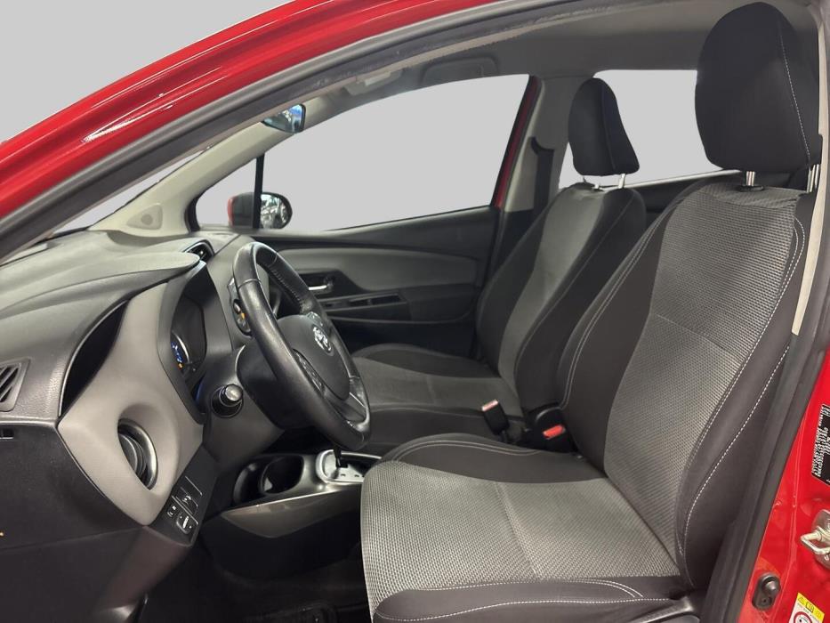 TOYOTA Yaris 2015
