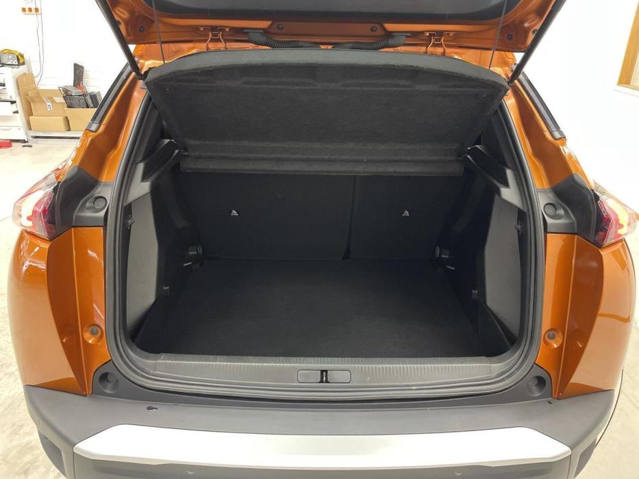 PEUGEOT e-2008 2023
