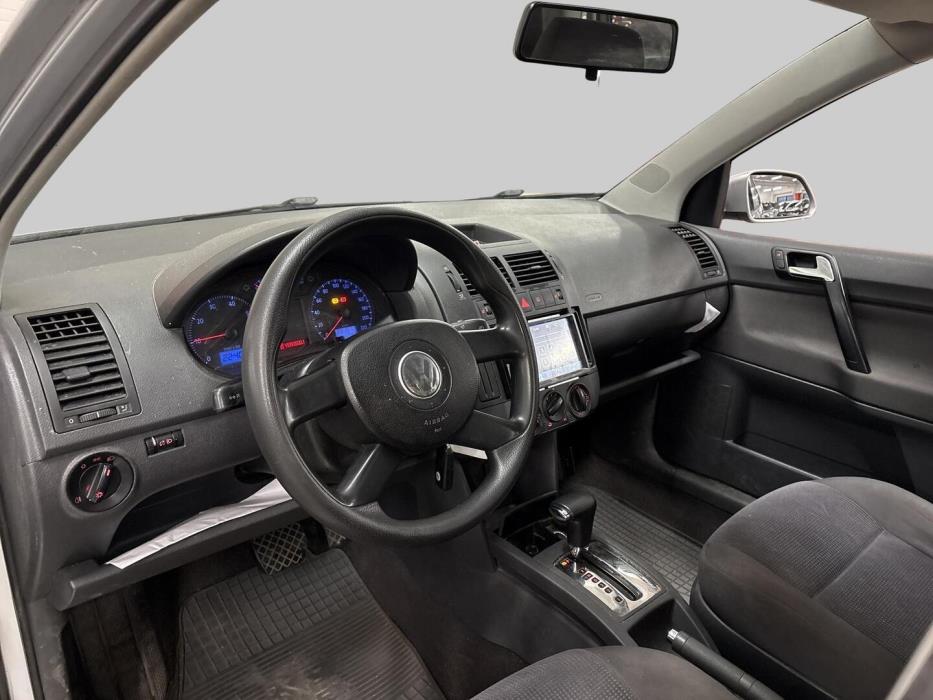 VOLKSWAGEN Polo 2005