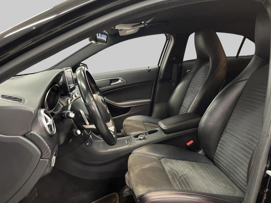 MERCEDES-BENZ A 2015