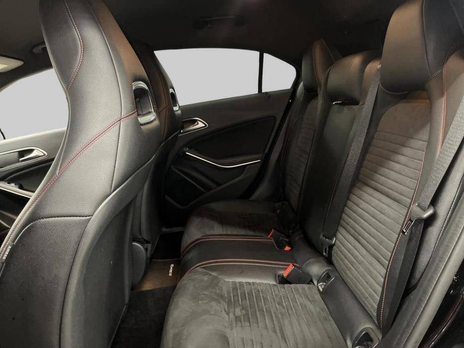 MERCEDES-BENZ A 2015