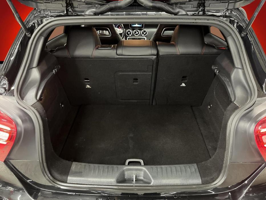 MERCEDES-BENZ A 2015