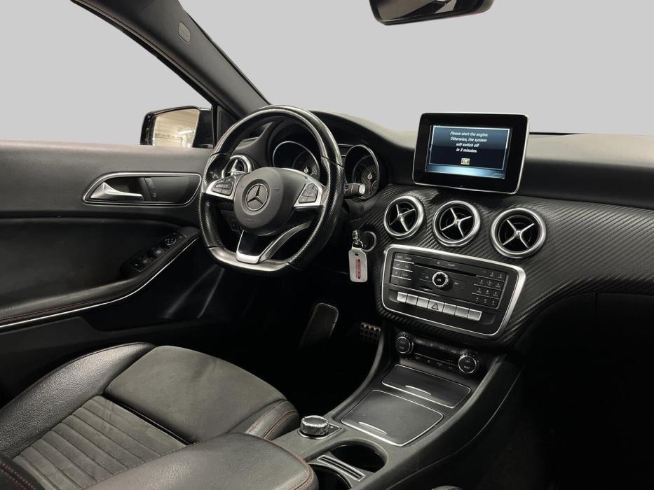 MERCEDES-BENZ A 2015