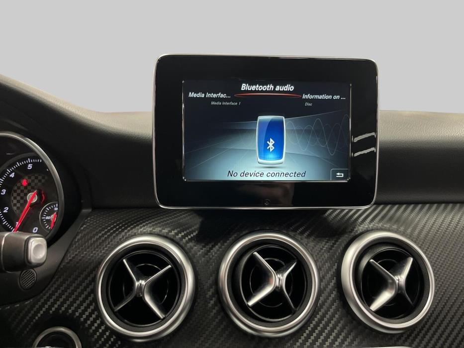 MERCEDES-BENZ A 2015