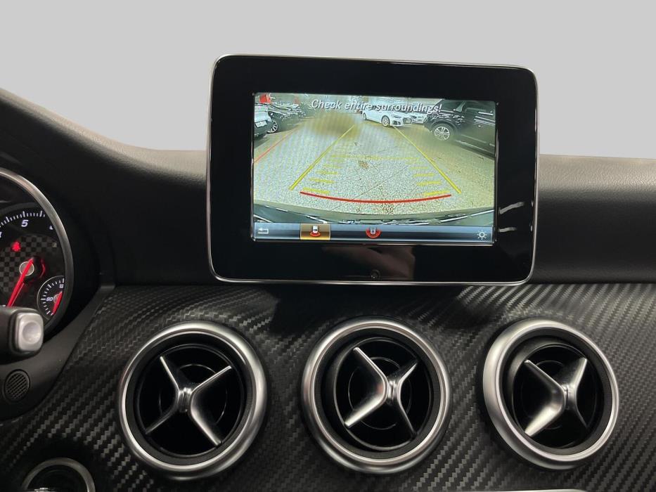 MERCEDES-BENZ A 2015