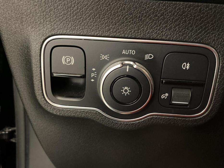 MERCEDES-BENZ EQB 2022