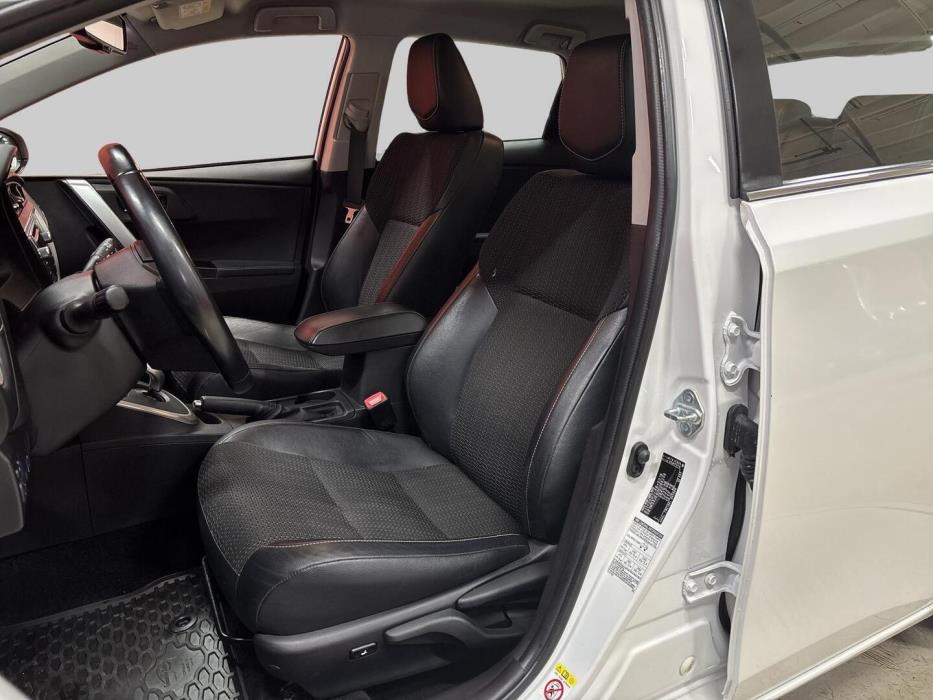 TOYOTA Auris 2014