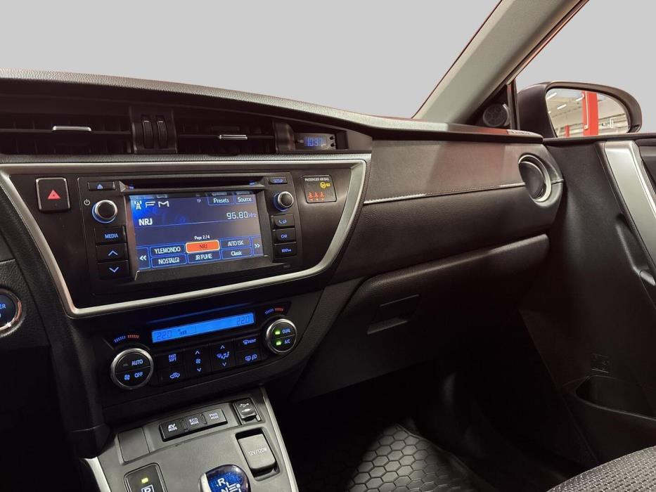 TOYOTA Auris 2014