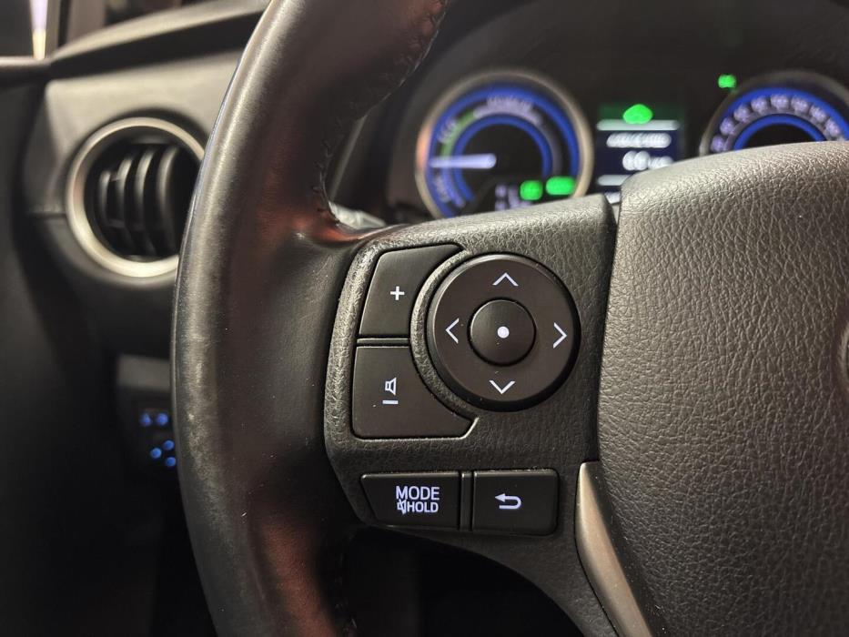 TOYOTA Auris 2014