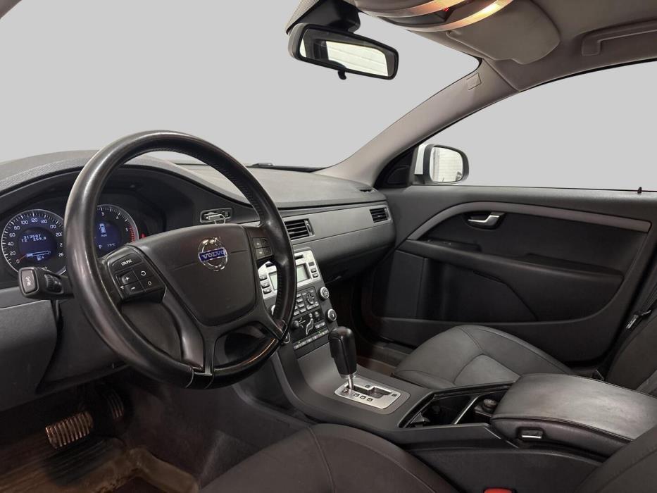 VOLVO V70 2011