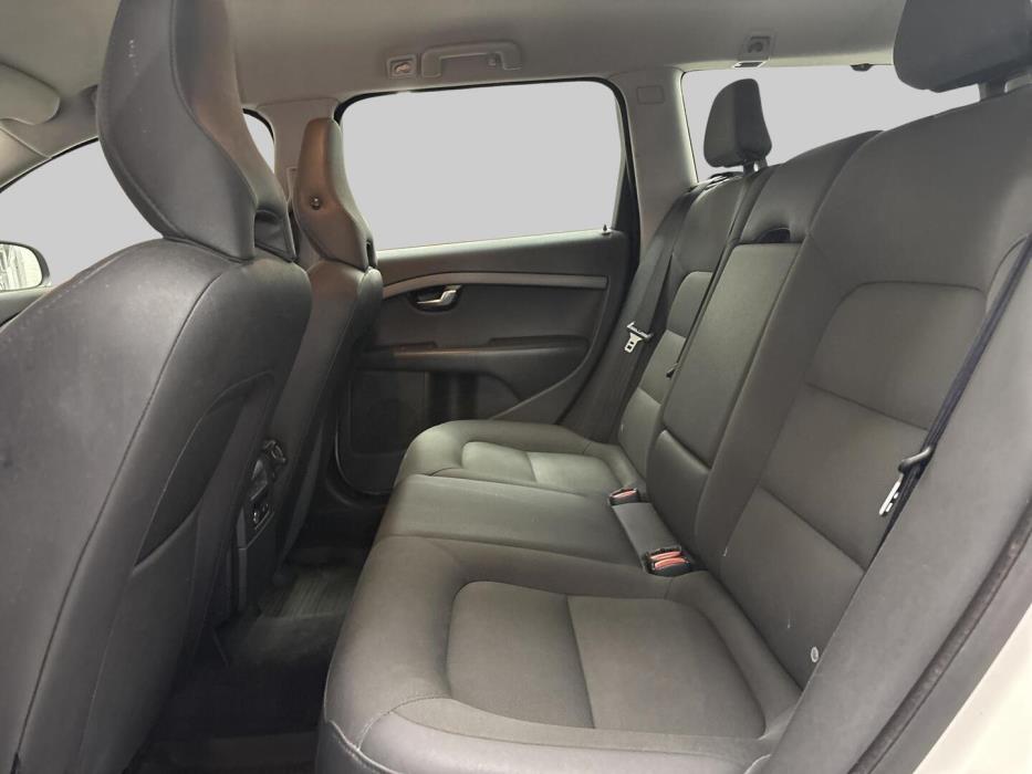 VOLVO V70 2011
