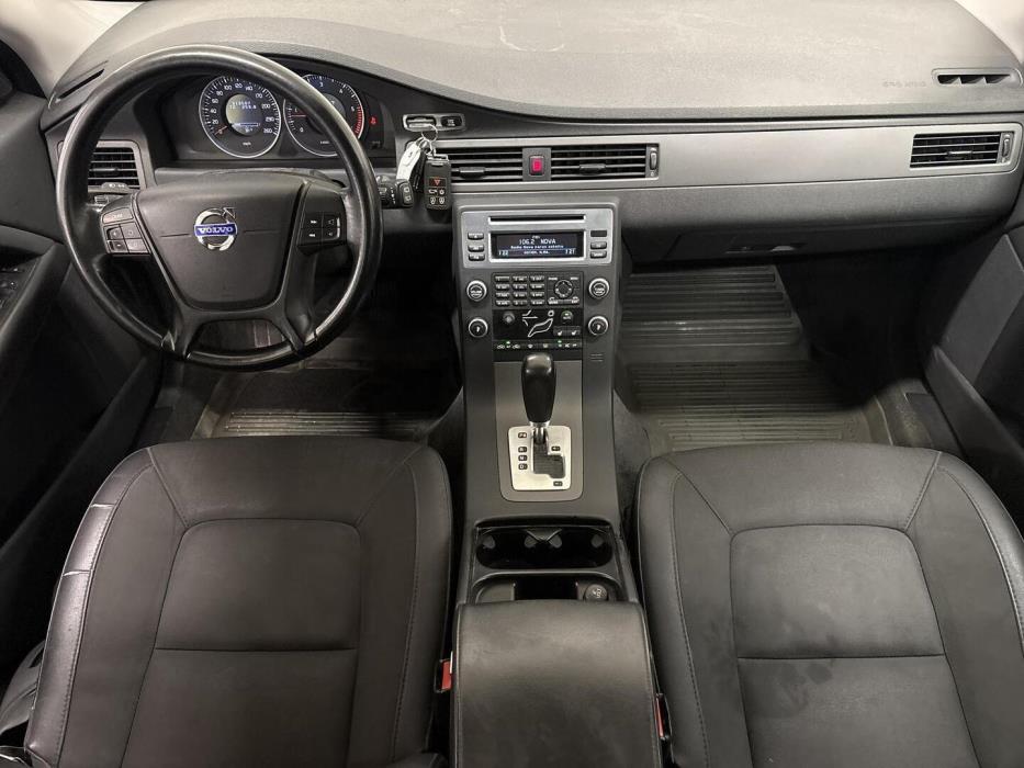 VOLVO V70 2011