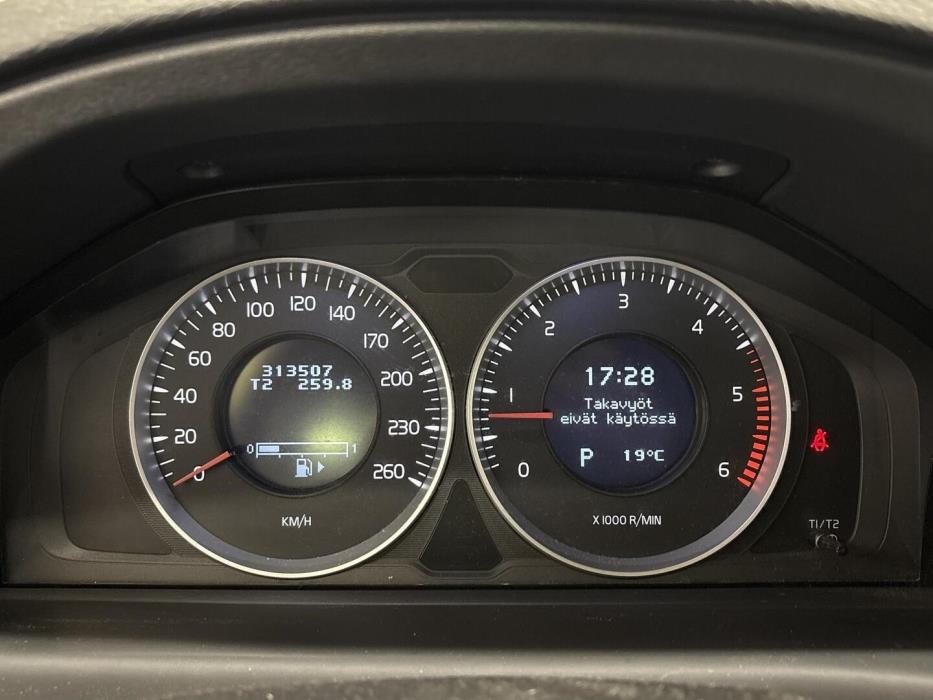 VOLVO V70 2011