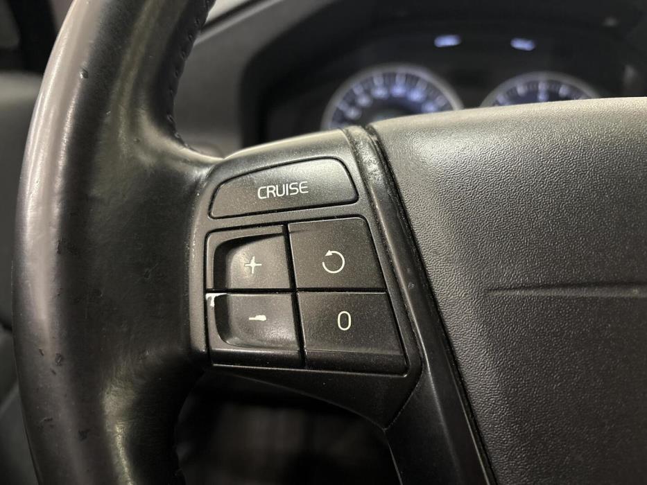 VOLVO V70 2011