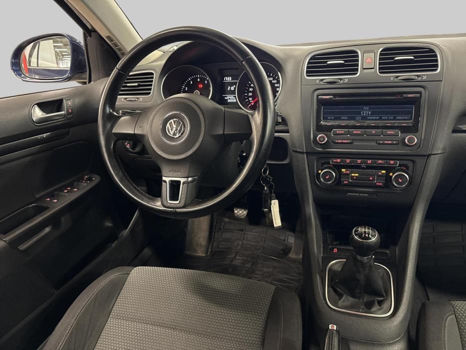 VOLKSWAGEN Golf 2012
