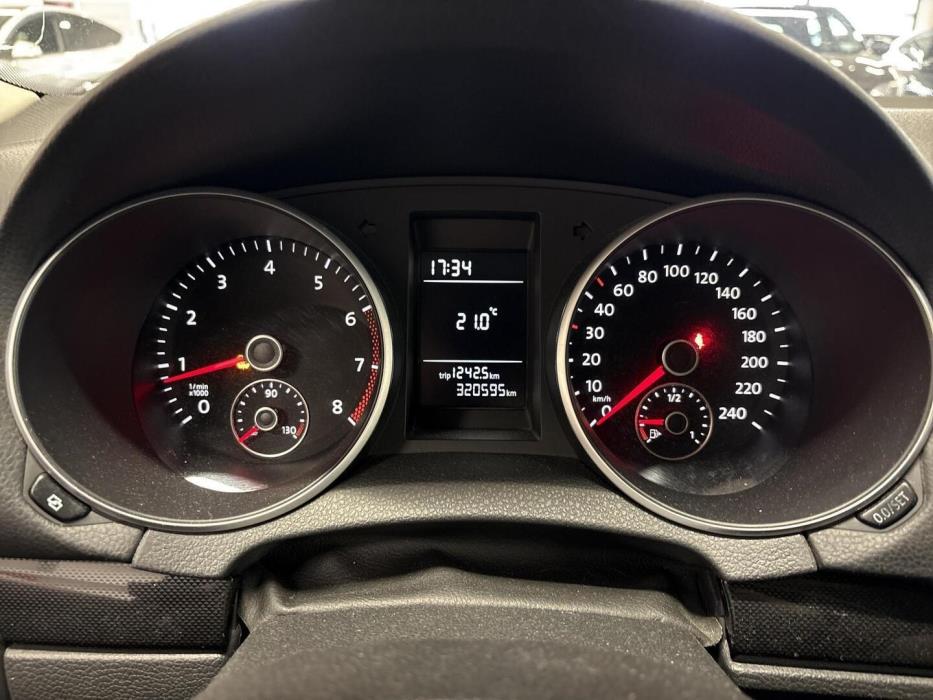 VOLKSWAGEN Golf 2012