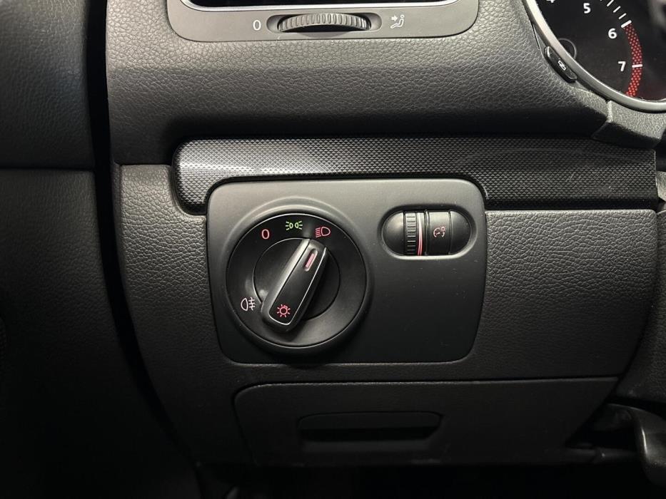 VOLKSWAGEN Golf 2012