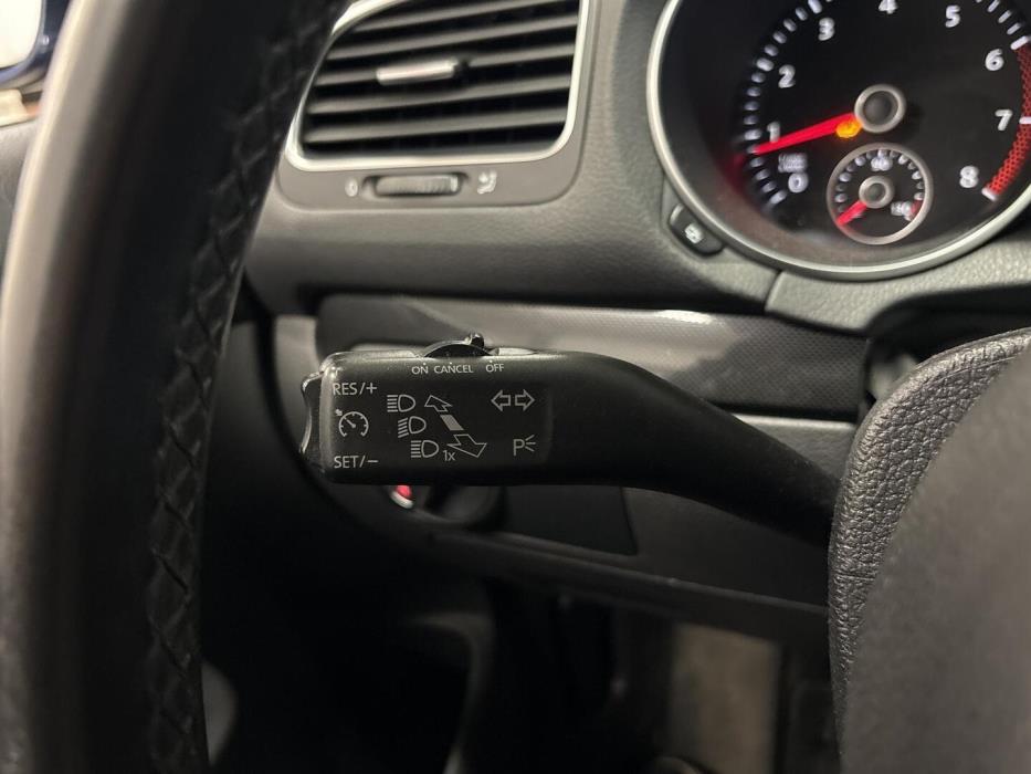 VOLKSWAGEN Golf 2012