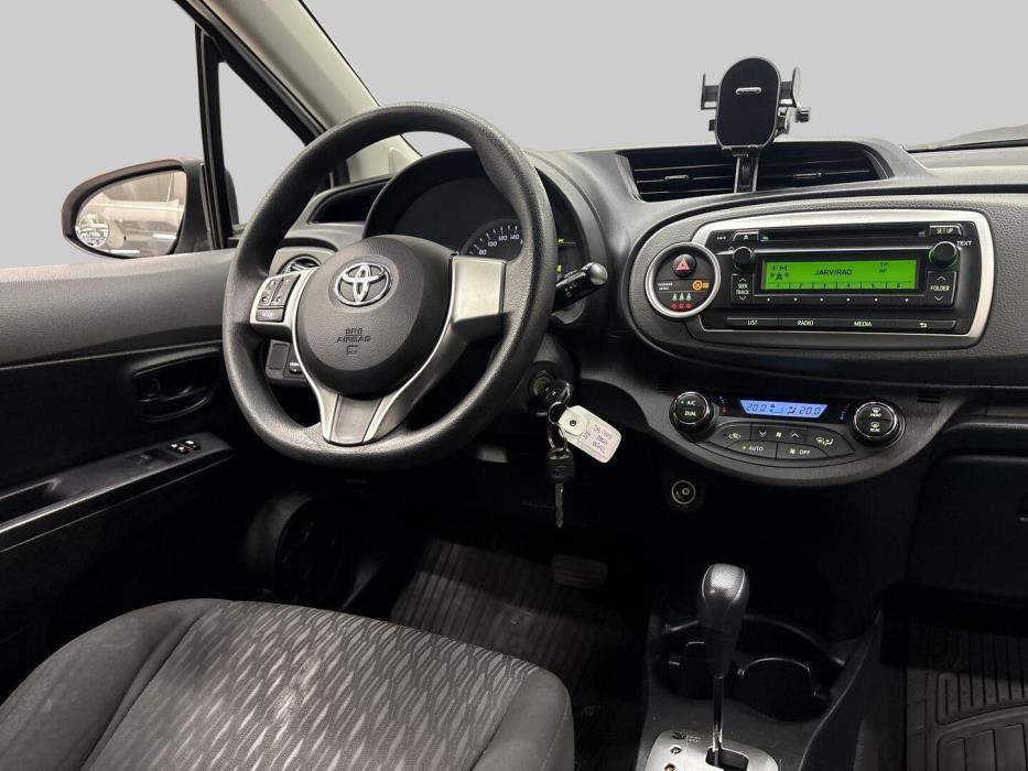 TOYOTA Yaris 2014
