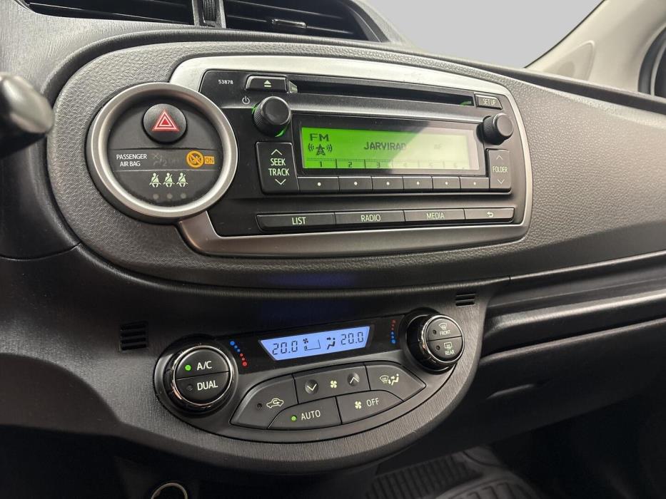 TOYOTA Yaris 2014