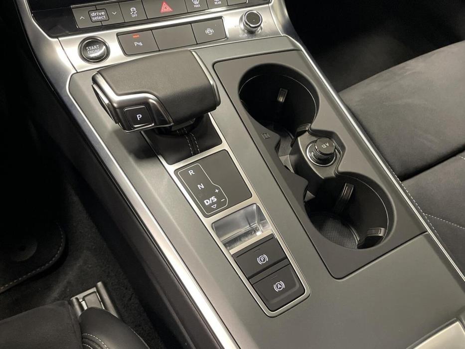 AUDI A6 2025