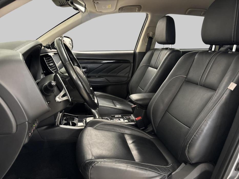 MITSUBISHI OUTLANDER 2018