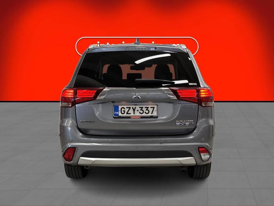 MITSUBISHI OUTLANDER 2018